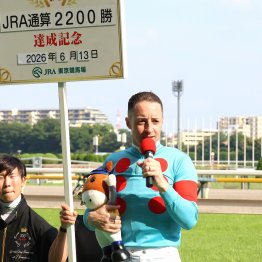 外国人ジョッキー３人　それぞれの夏