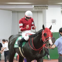 フロムダスクの重賞初制覇にブリンカー効果あり！？