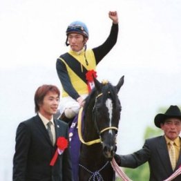 マンハッタンカフェが勝った２００１年菊花賞　実はゴール前でちょっとしたハプニングが……